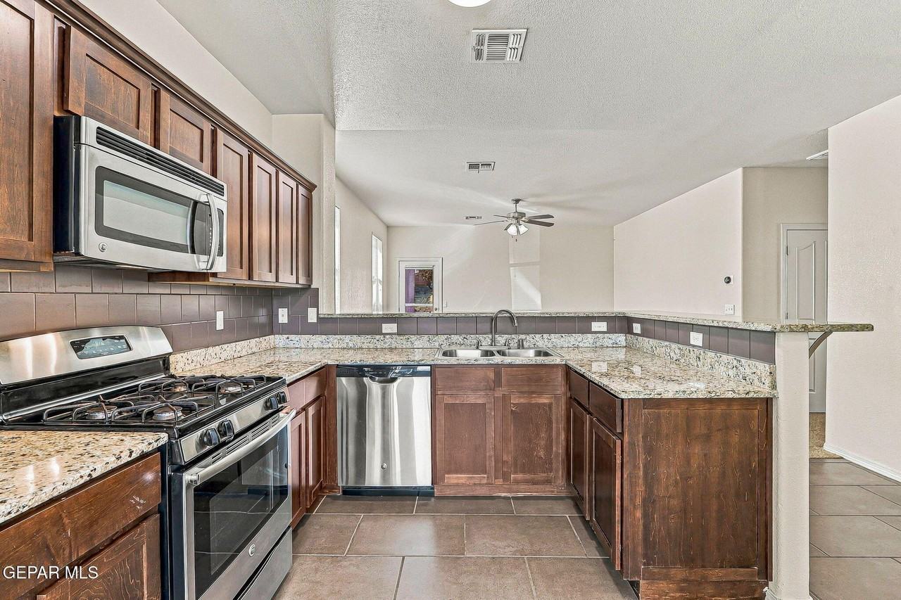 14661 Igor Kaleri Ave - Photo 5 of 28