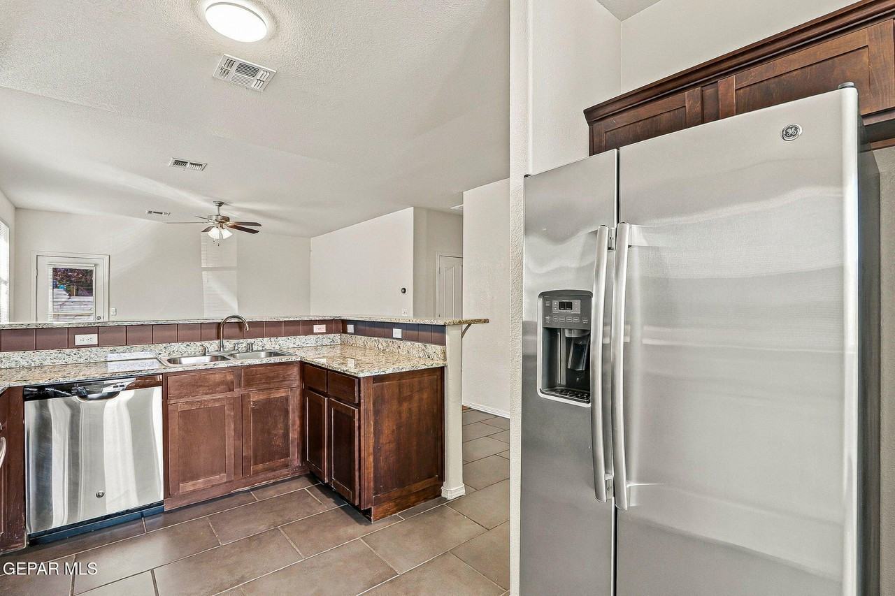 14661 Igor Kaleri Ave - Photo 6 of 28