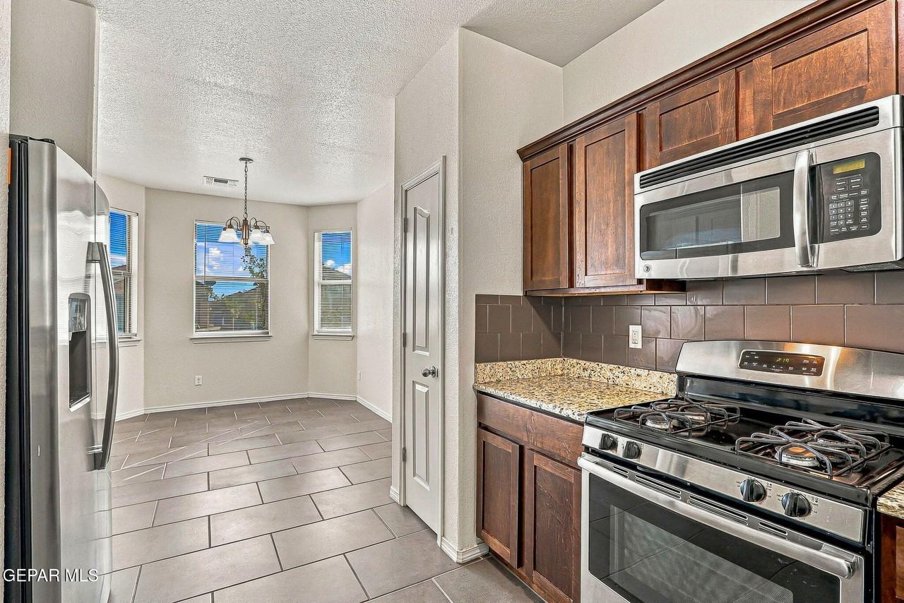 14661 Igor Kaleri Ave - Photo 7 of 28