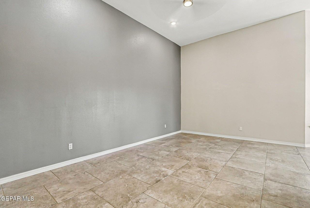 408 Davis Greenwood - Photo 5 of 29
