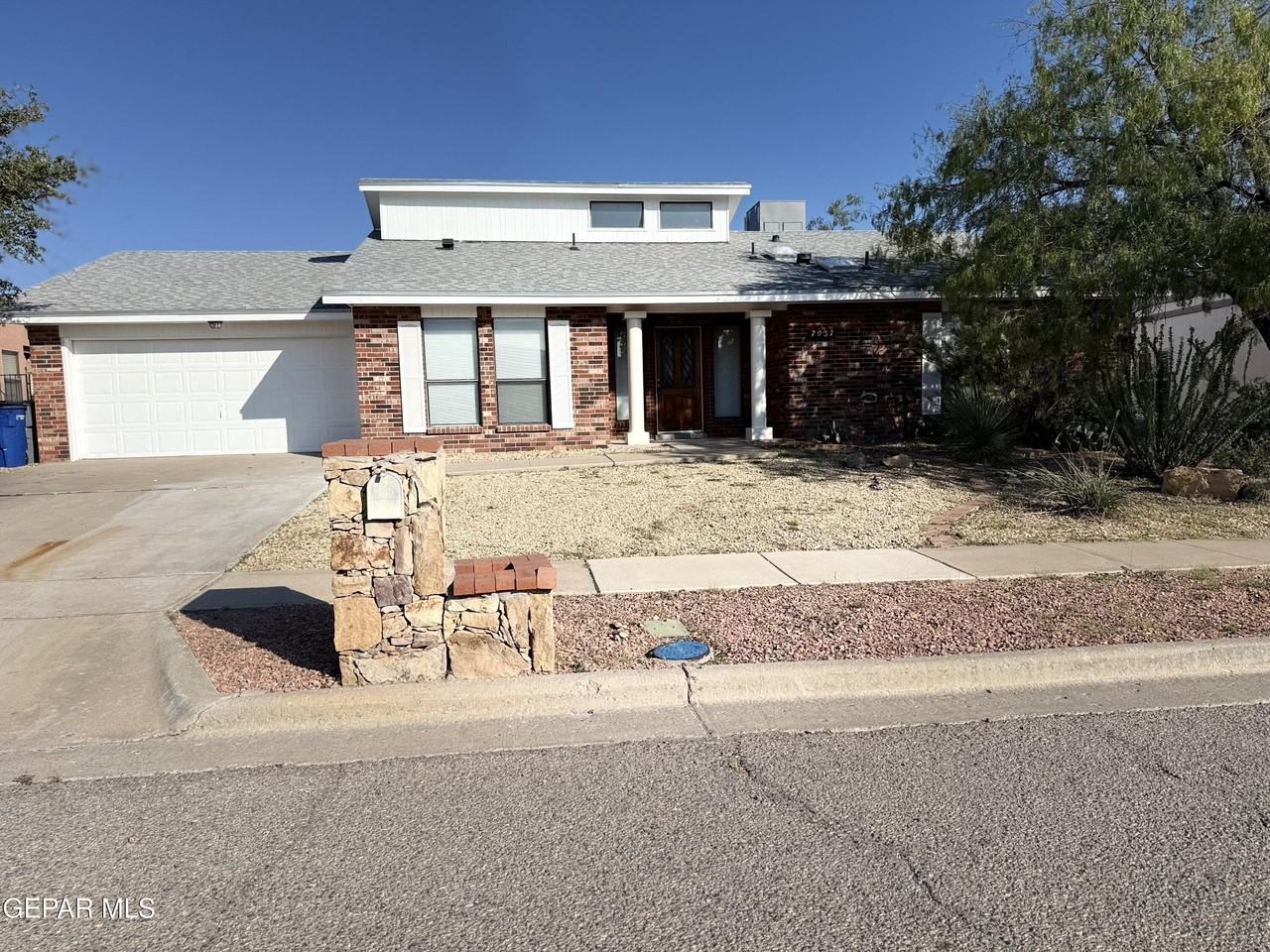 7037 San Marino Dr - Photo 3 of 24