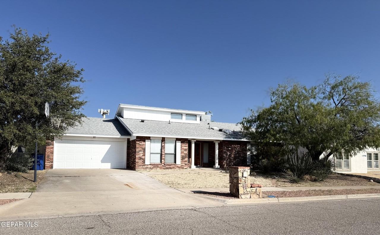 7037 San Marino Dr - Photo 4 of 24