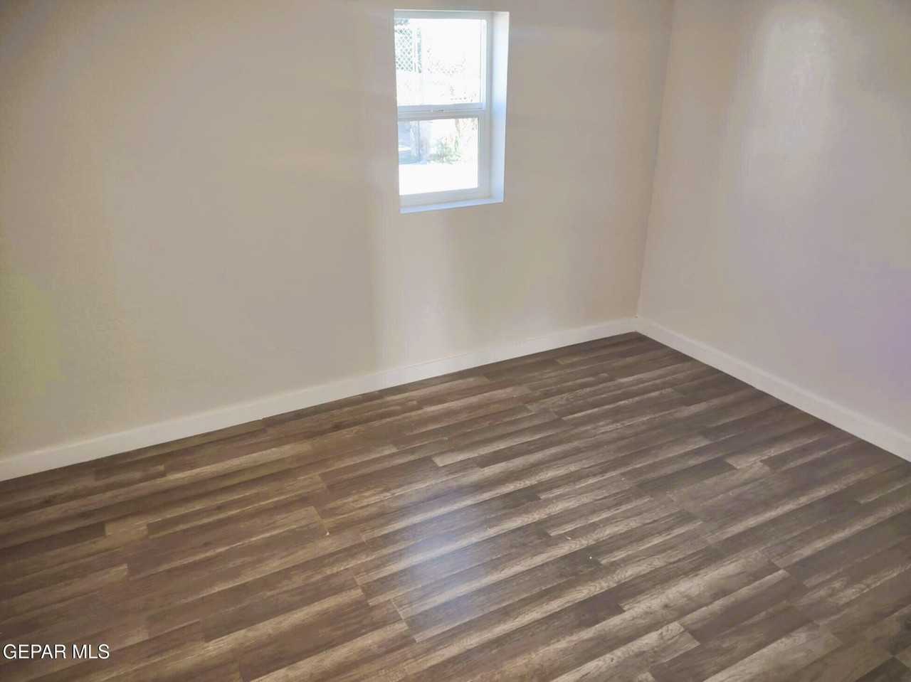 4637 La Luz Ave #REAR - Photo 5 of 10
