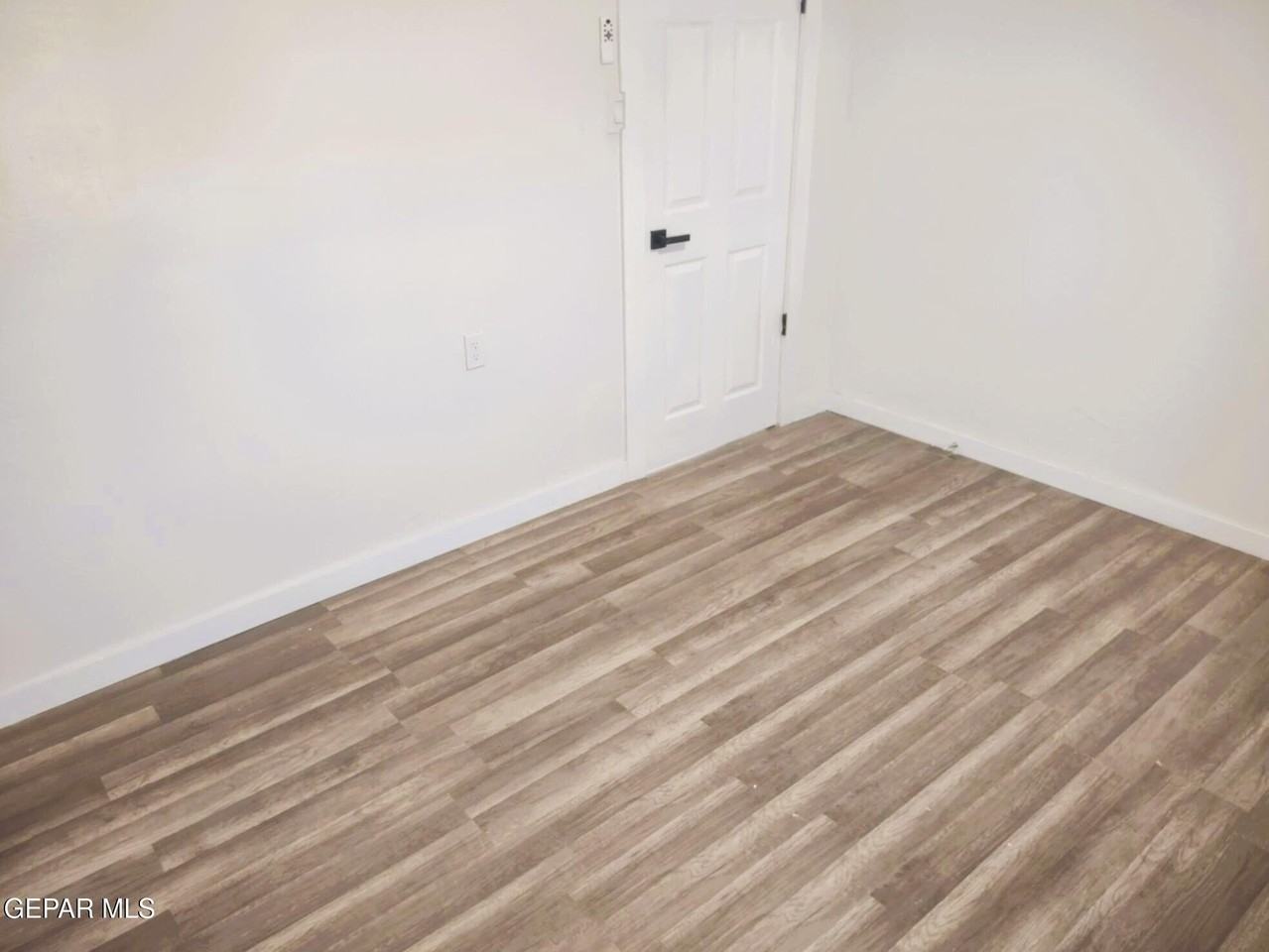 4637 La Luz Ave #REAR - Photo 7 of 10