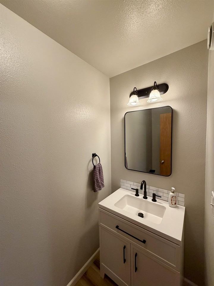 700 Orion Dr - Photo 5 of 35