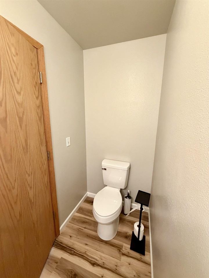 700 Orion Dr - Photo 6 of 35