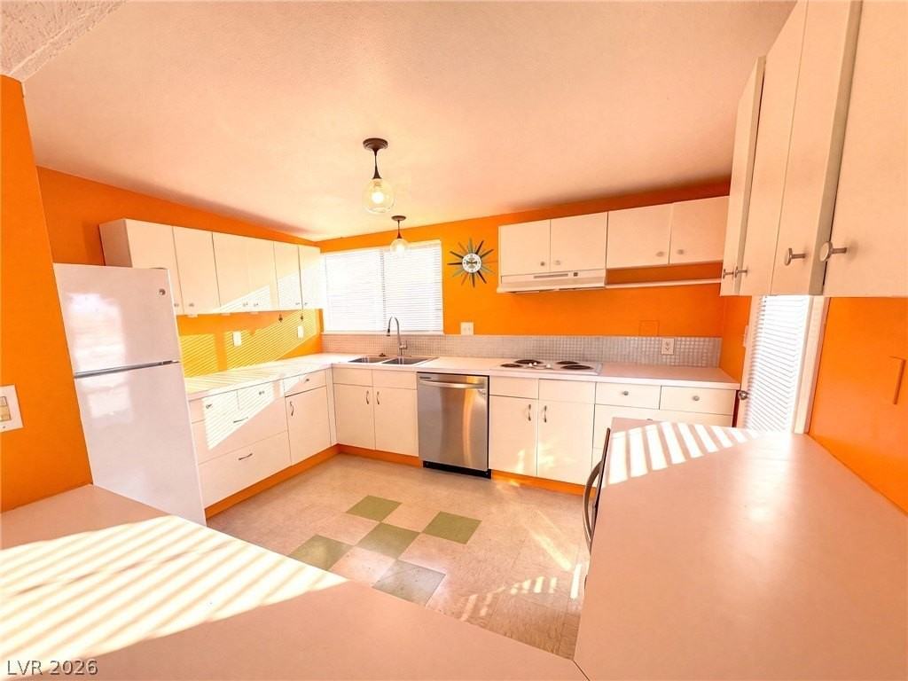 3328 Seneca Dr - Photo 4 of 18