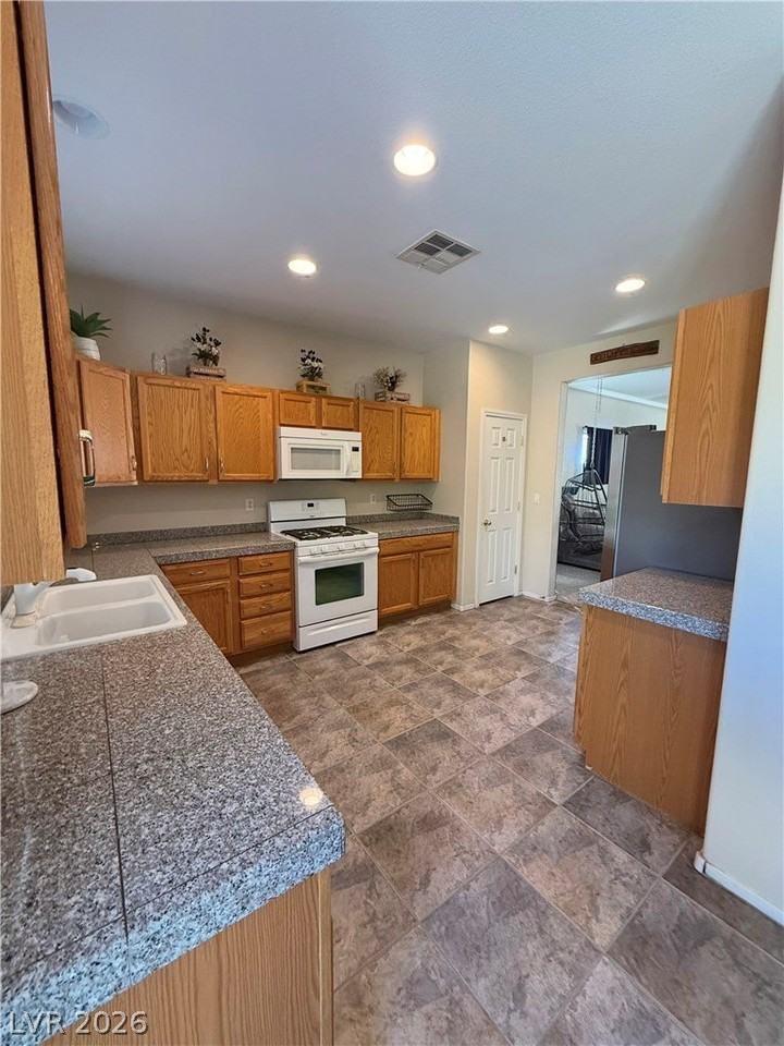 3608 Australian Cloud Dr - Photo 7 of 35