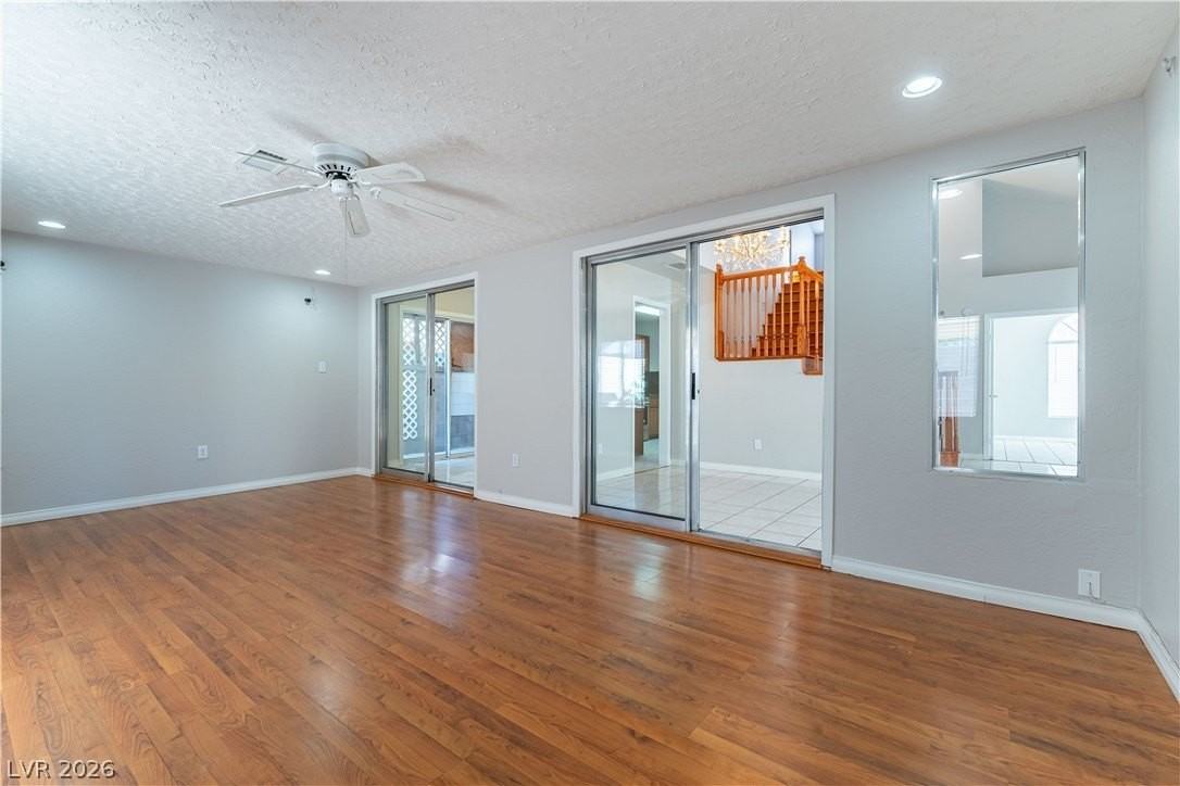 7129 Paradise Bay Dr - Photo 4 of 12
