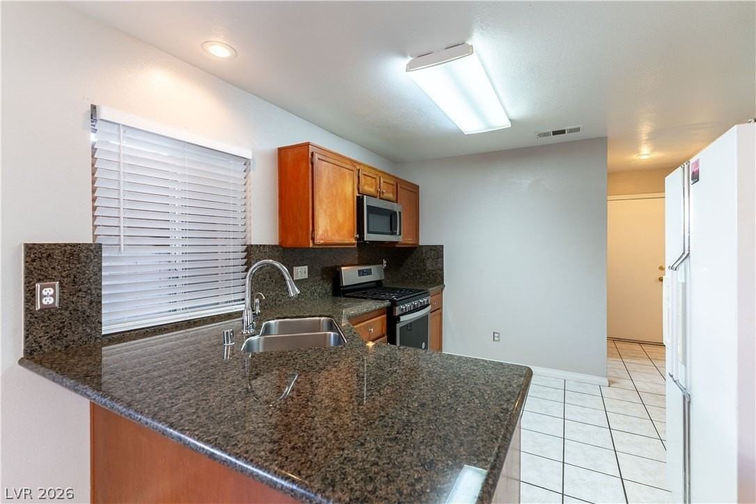 7129 Paradise Bay Dr - Photo 5 of 12