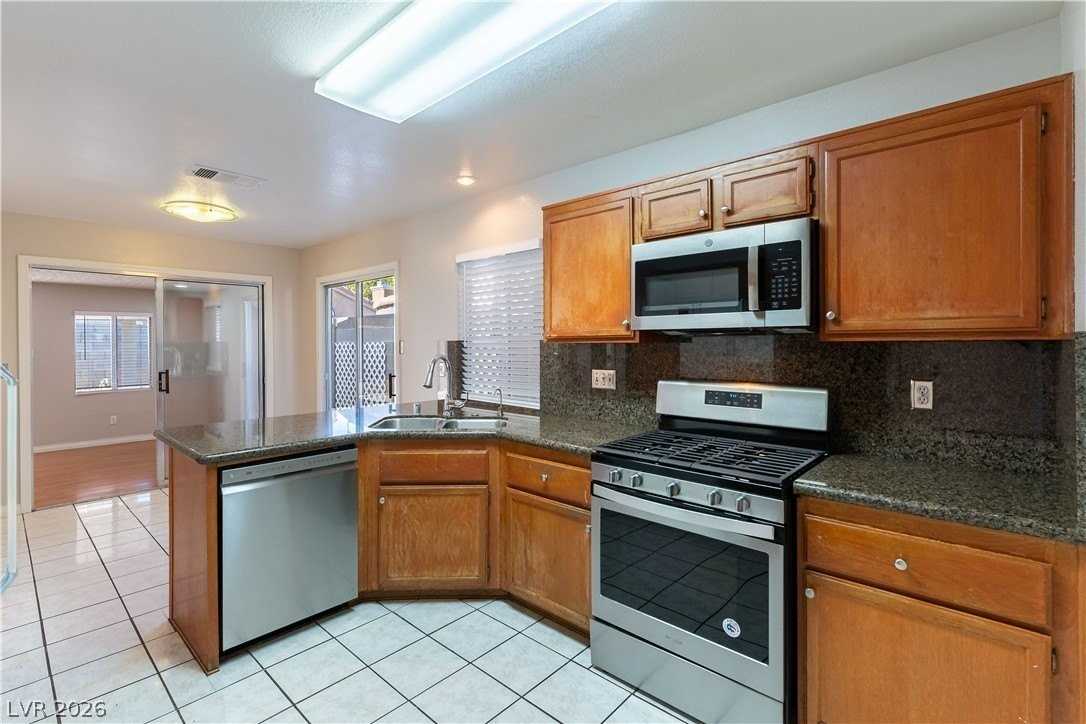 7129 Paradise Bay Dr - Photo 6 of 12