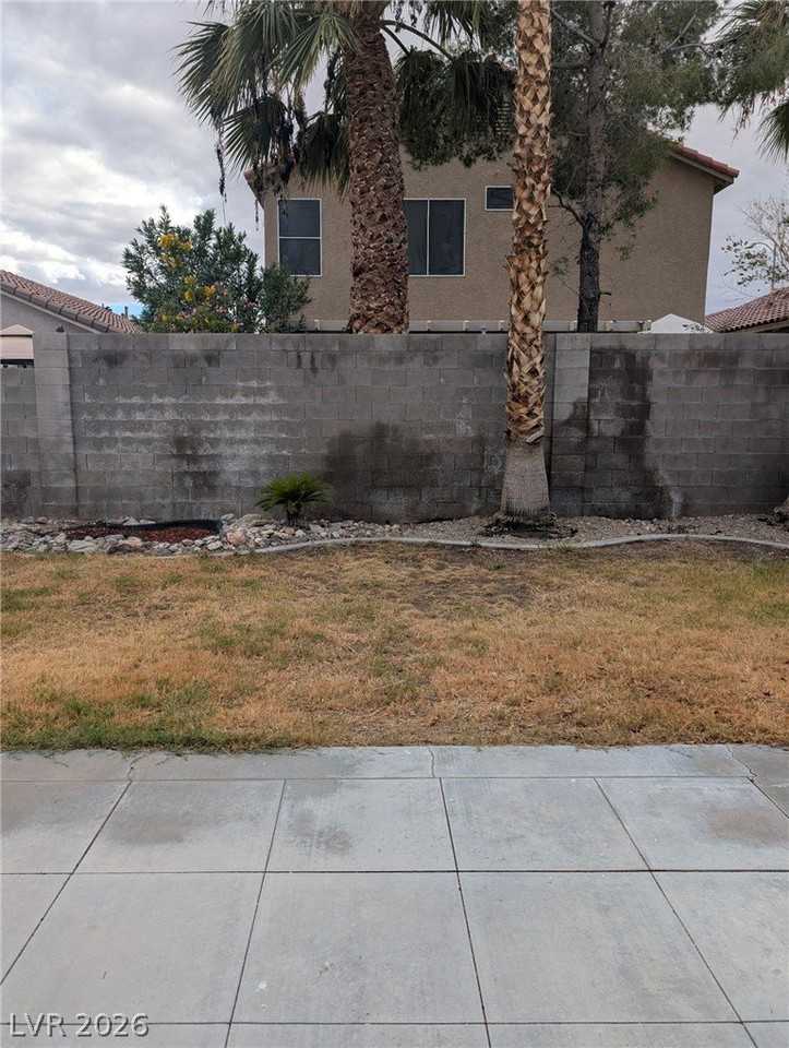 8613 Hidden Pines Ave - Photo 3 of 6