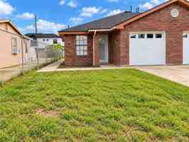 featured image of 325 W Jefferson St
