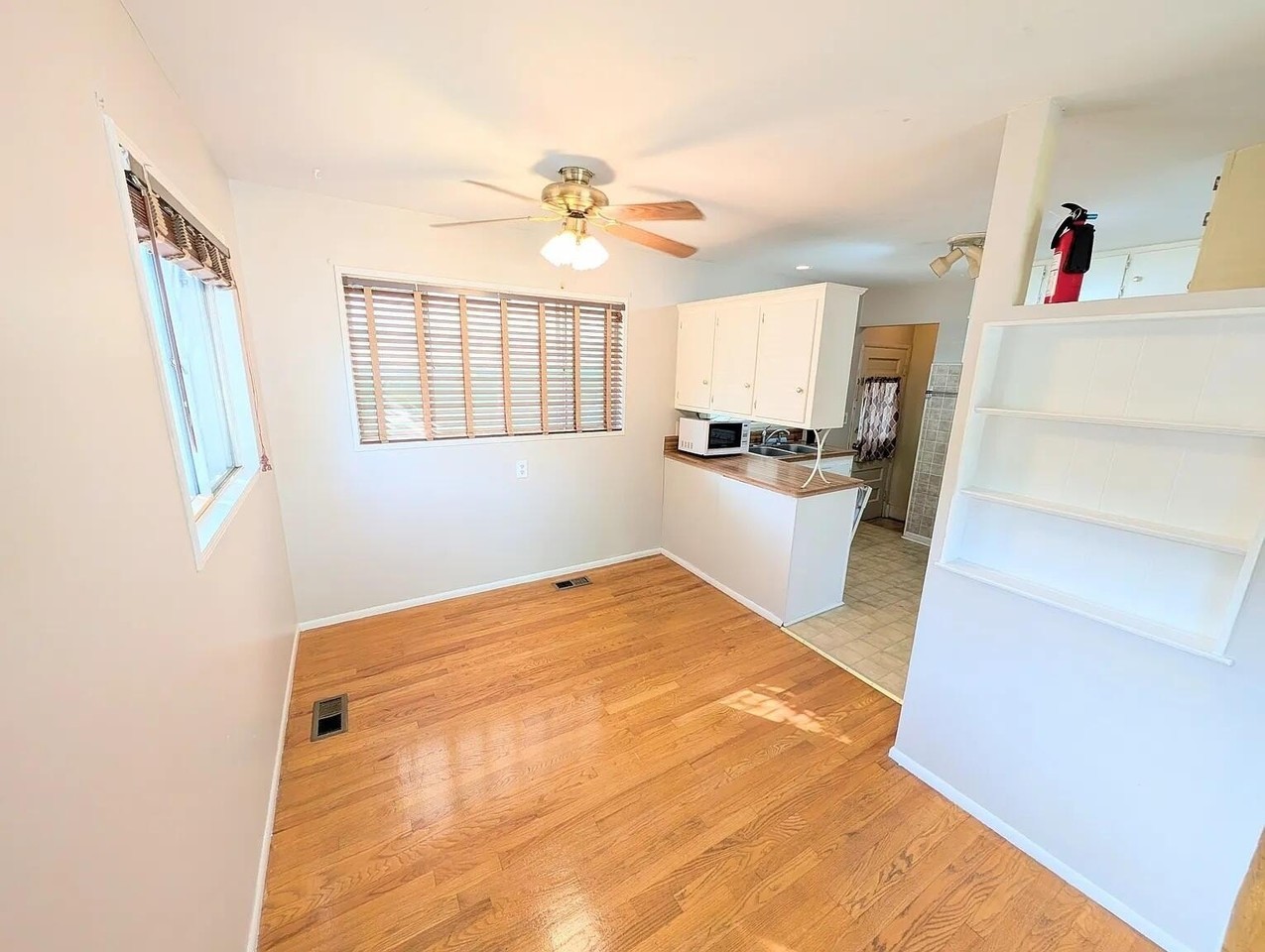 2734 Hampshire Rd - Photo 6 of 17