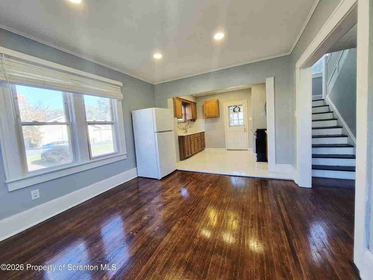 2612 Olyphant Ave - Photo 4 of 28