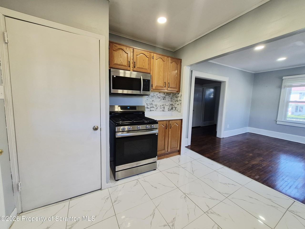 2612 Olyphant Ave - Photo 6 of 28