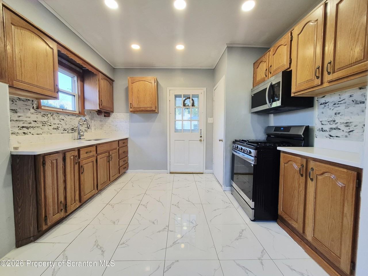 2612 Olyphant Ave - Photo 7 of 28