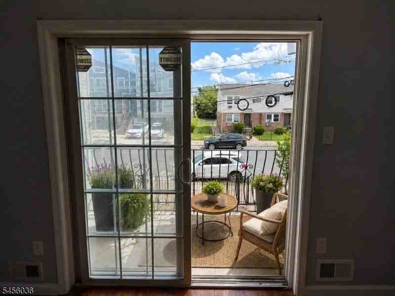 439 S 11th St Unit 1 - Photo 6 of 9