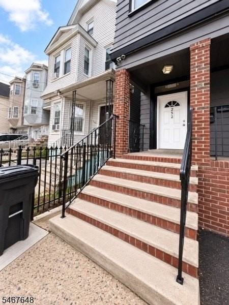 252 4th St #2