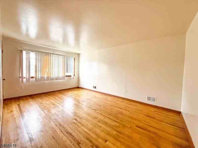 504 Chandler Ave #2 - Photo 2 of 7