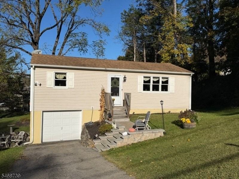 39 Scenic Dr - Photo 2 of 26