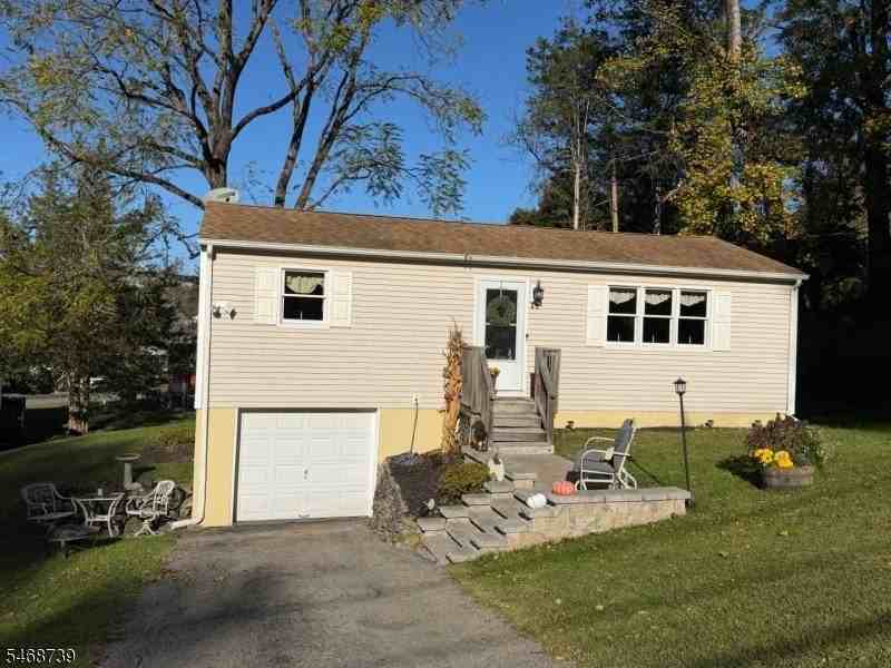 39 Scenic Dr - Photo 3 of 26