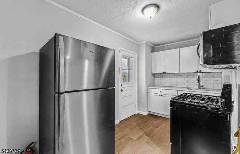 6 Armstrong St - Photo 5 of 19