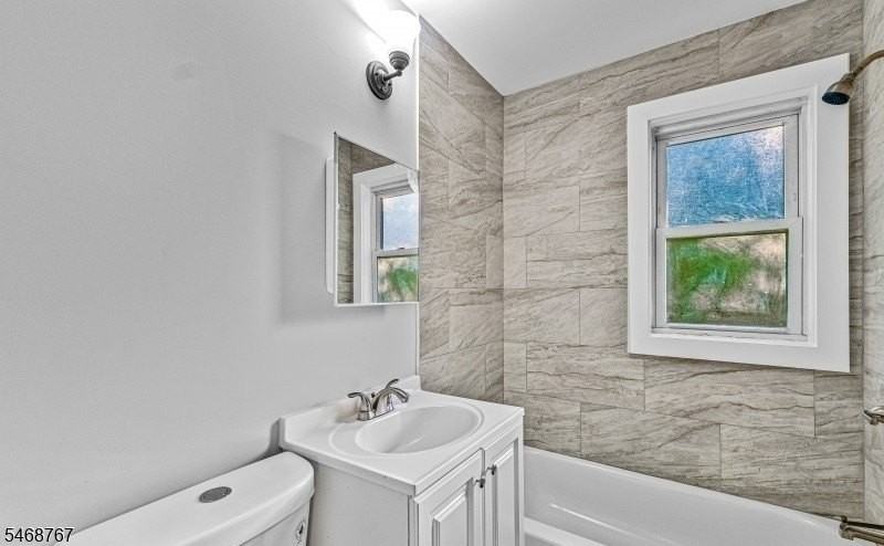 6 Armstrong St - Photo 7 of 19