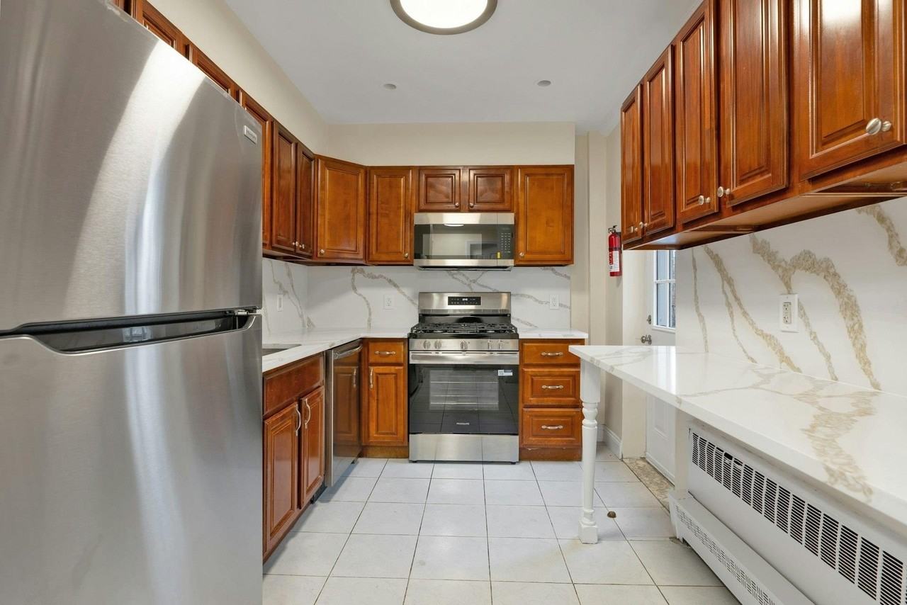 590 Palisade Ave #2 - Photo 3 of 21