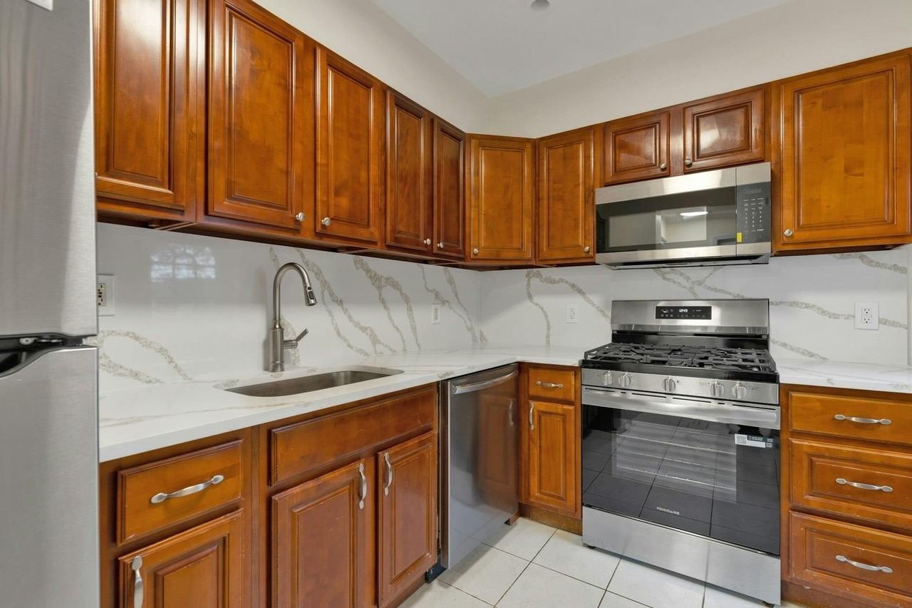 590 Palisade Ave #2 - Photo 4 of 21