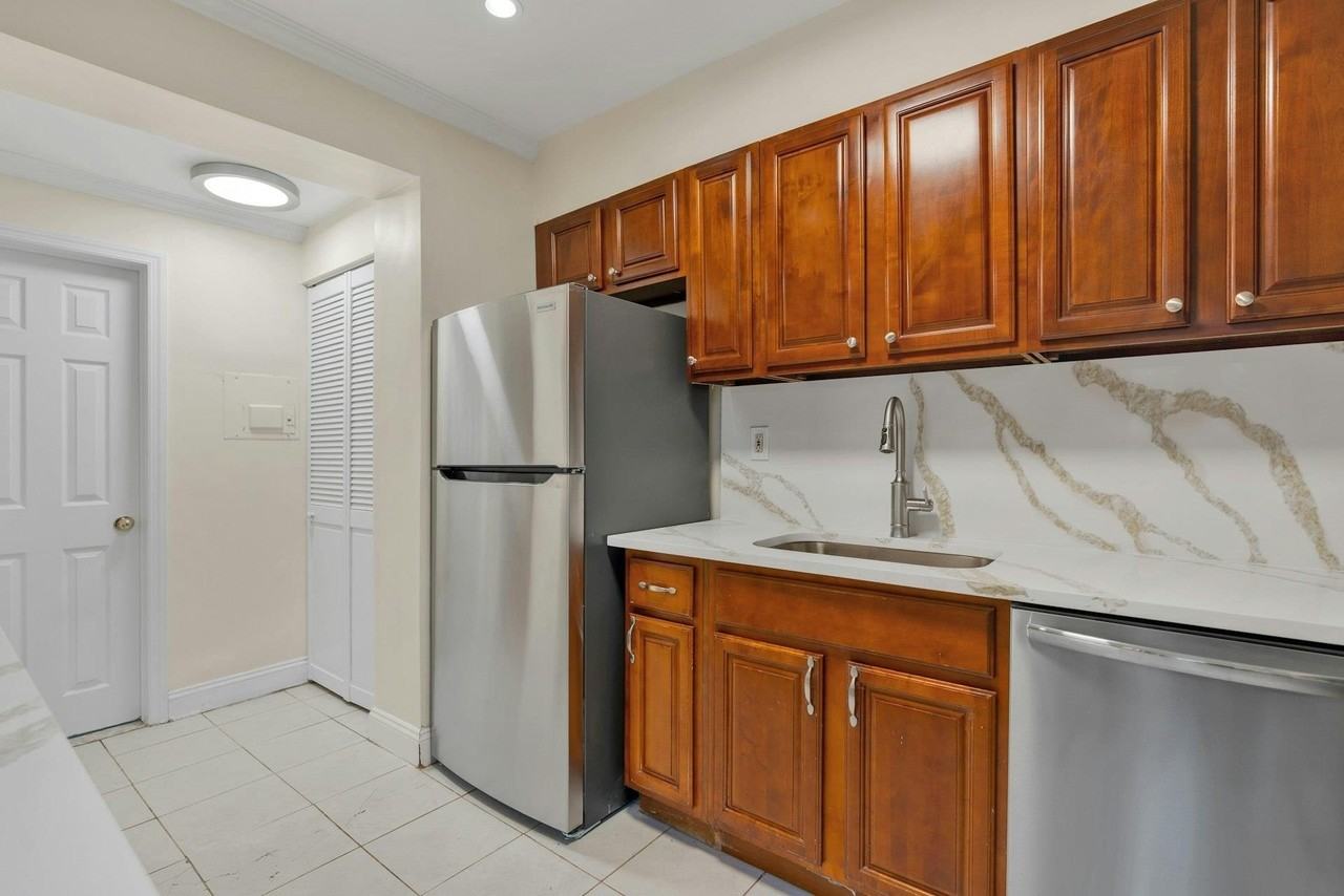 590 Palisade Ave #2 - Photo 5 of 21