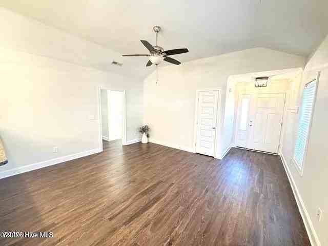 733 Seneca Ct - Photo 3 of 17