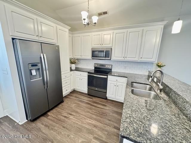 733 Seneca Ct - Photo 5 of 17