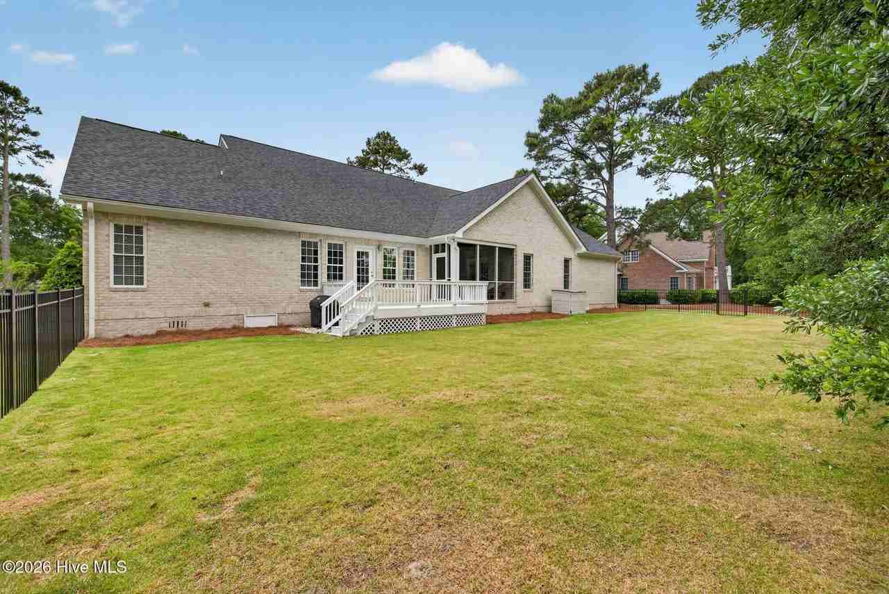 8900 Champion Hills Dr - Photo 6 of 36