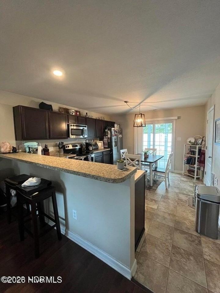 201 Glen Cannon Dr - Photo 4 of 18