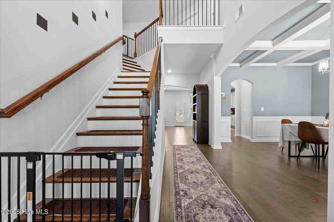 892 Kilworth Cir - Photo 3 of 38