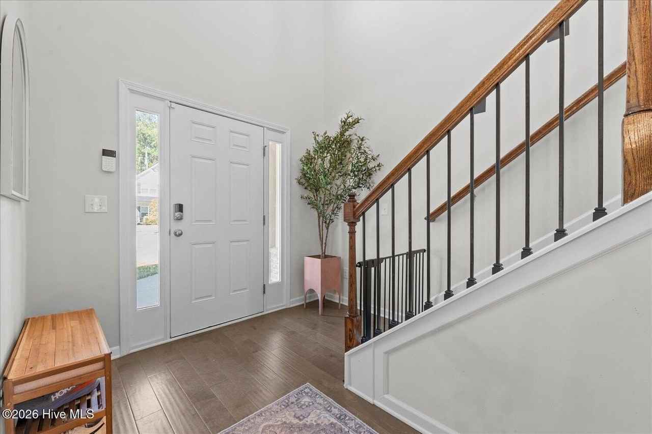 892 Kilworth Cir - Photo 4 of 38