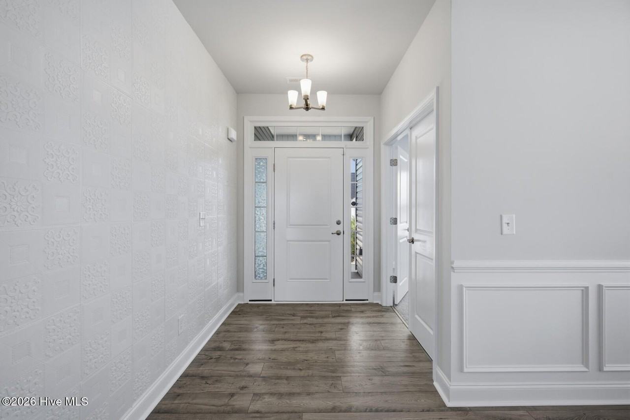 752 Greenwich Pl - Photo 2 of 24