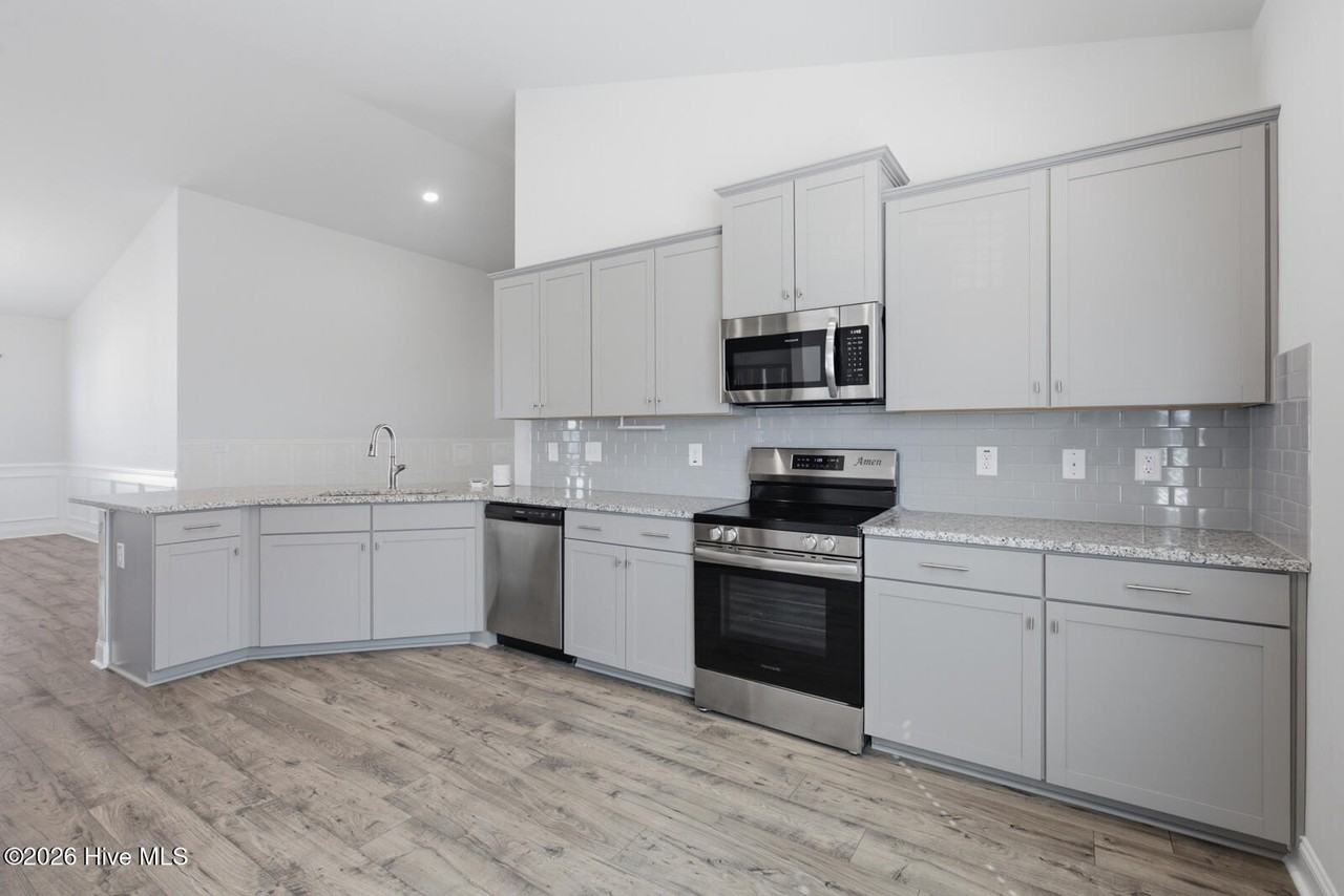 752 Greenwich Pl - Photo 4 of 24