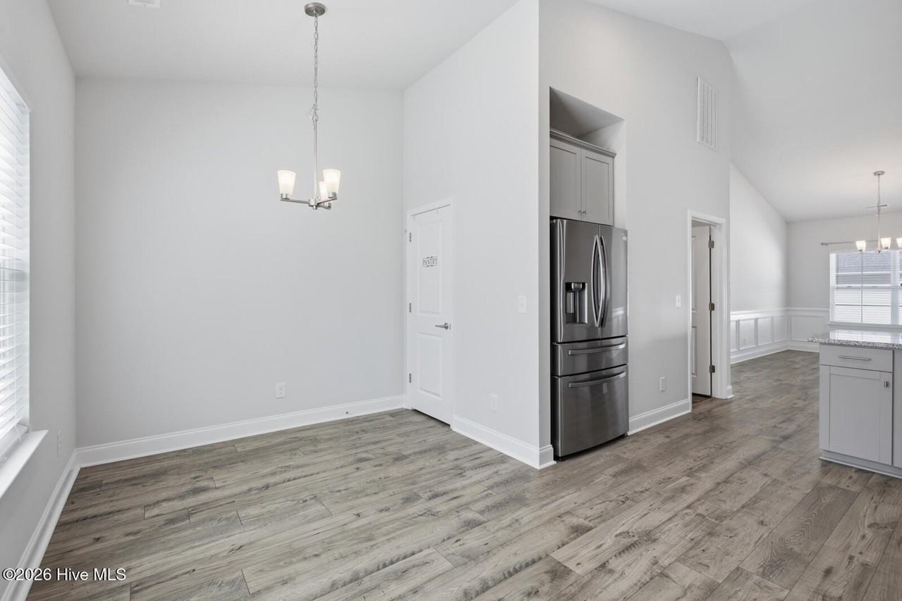 752 Greenwich Pl - Photo 5 of 24