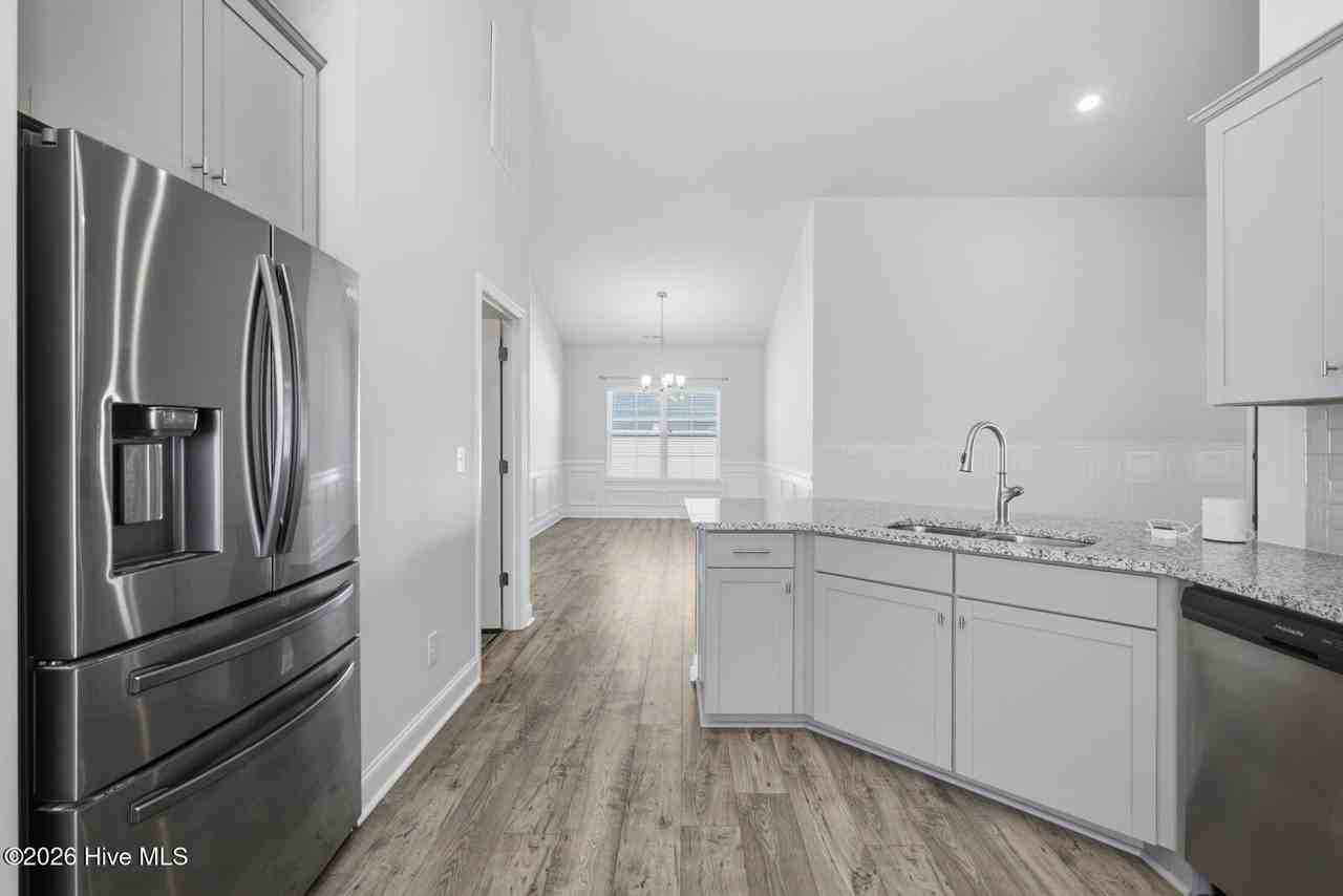 752 Greenwich Pl - Photo 6 of 24
