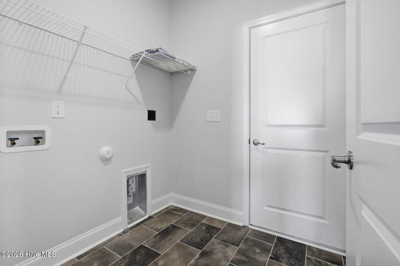 752 Greenwich Pl - Photo 7 of 24