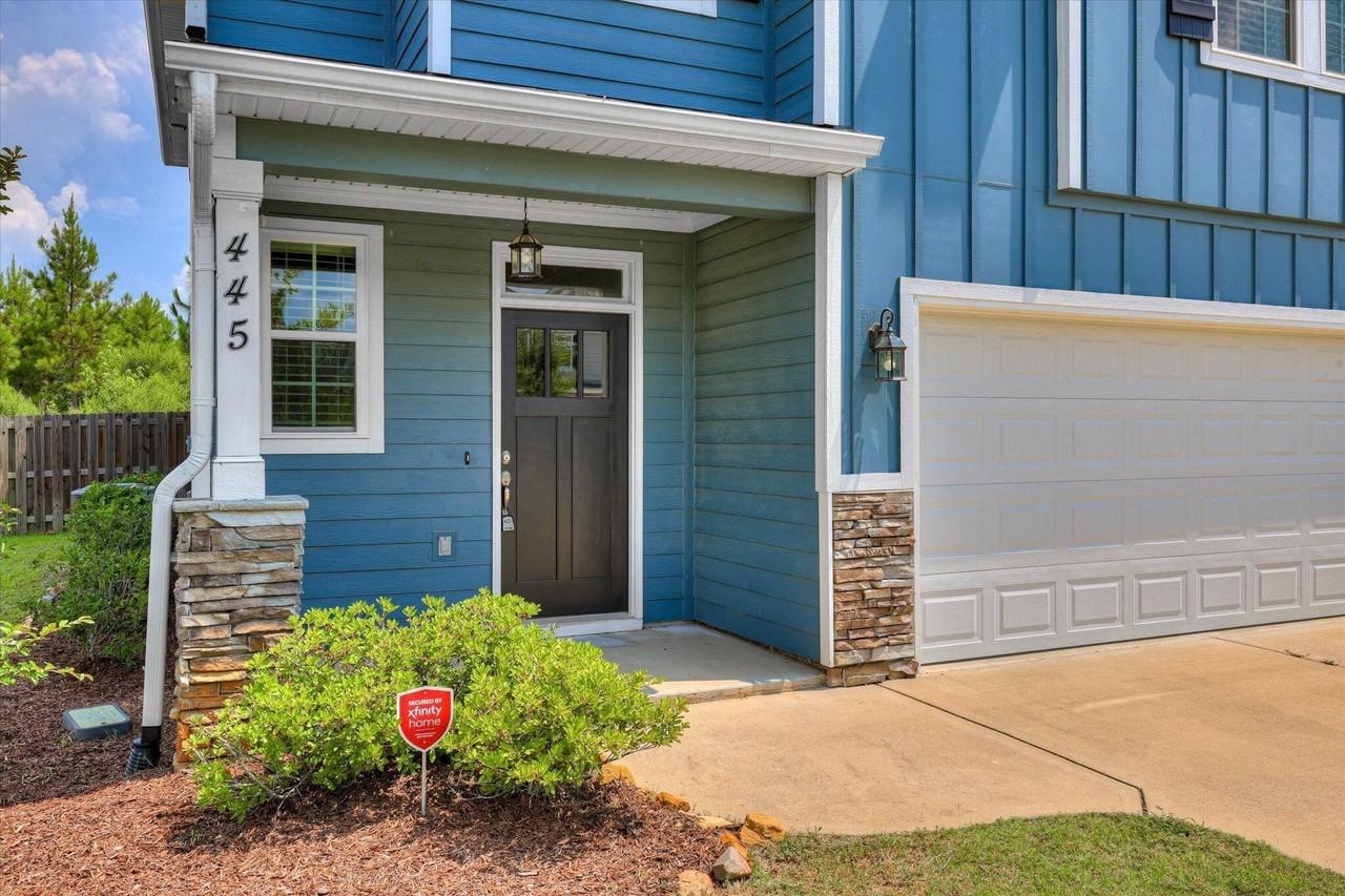445 Longmeadow Dr - Photo 3 of 46