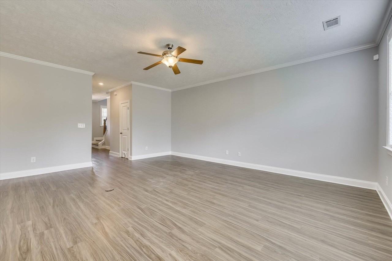 445 Longmeadow Dr - Photo 7 of 46