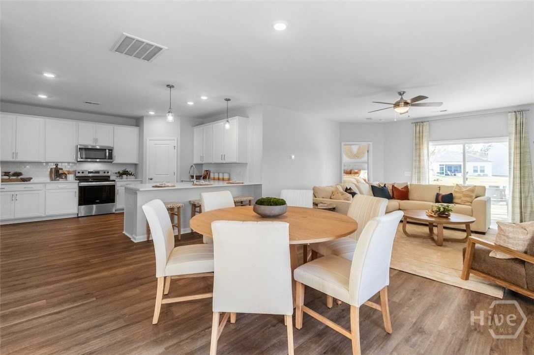 202 Bircholt Grv - Photo 4 of 21