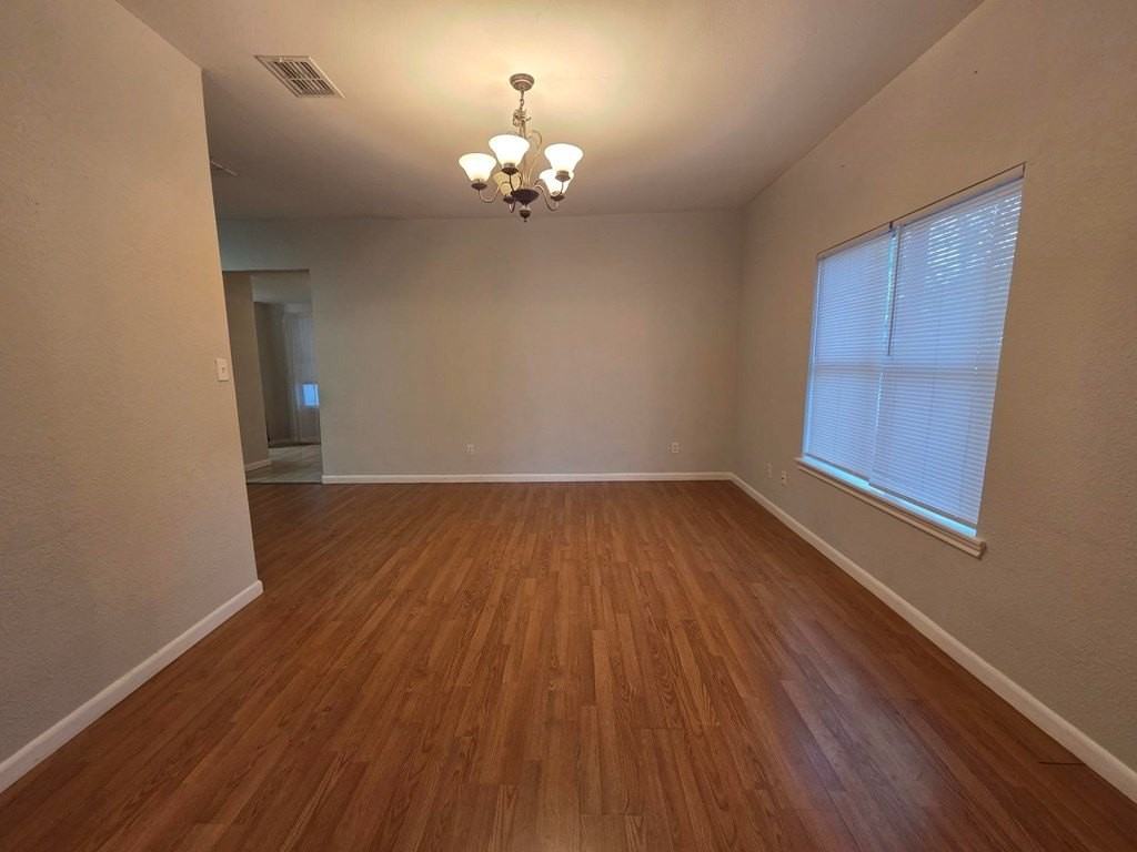801 Everett St - Photo 5 of 20