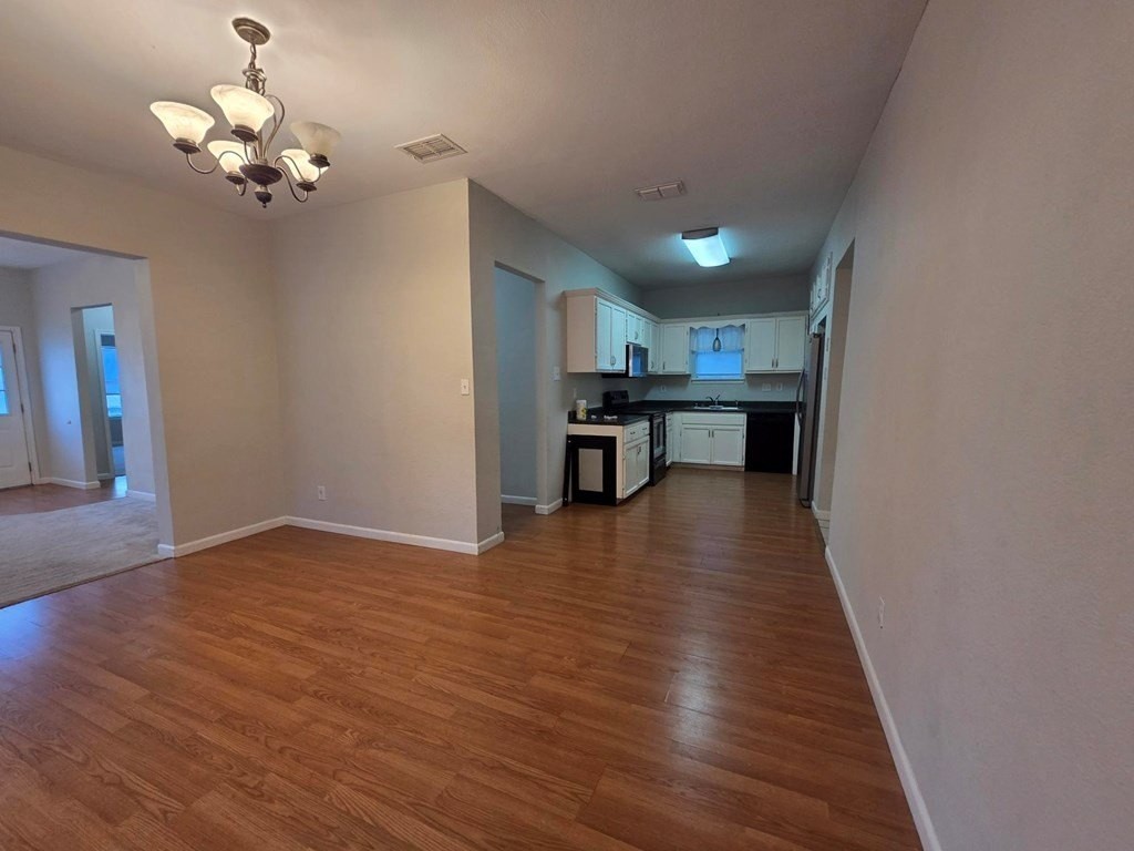 801 Everett St - Photo 6 of 20