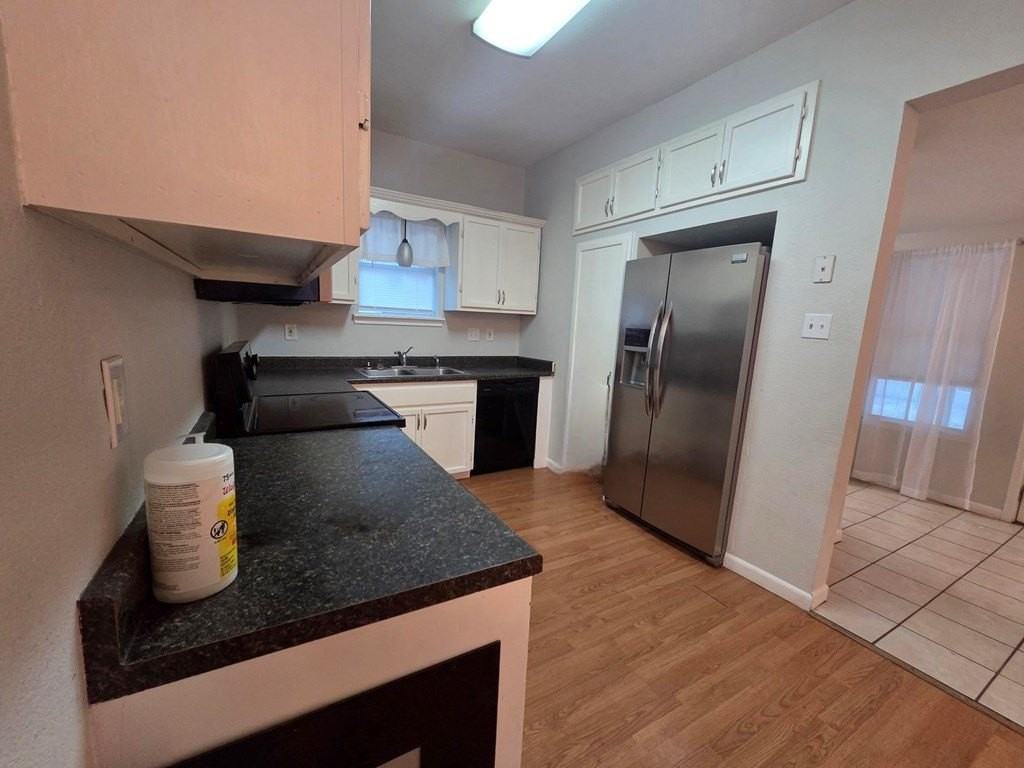 801 Everett St - Photo 7 of 20