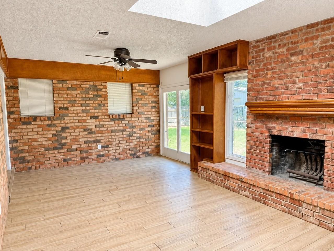 5425 46th St - Photo 4 of 18