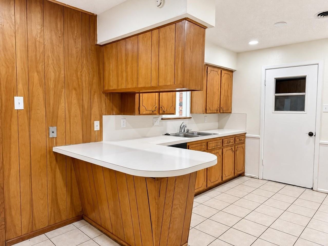 5425 46th St - Photo 5 of 18